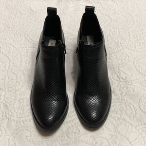 Steve Madden Size 8.5M Black Heel Ankle Booties Snake Embossed Texture